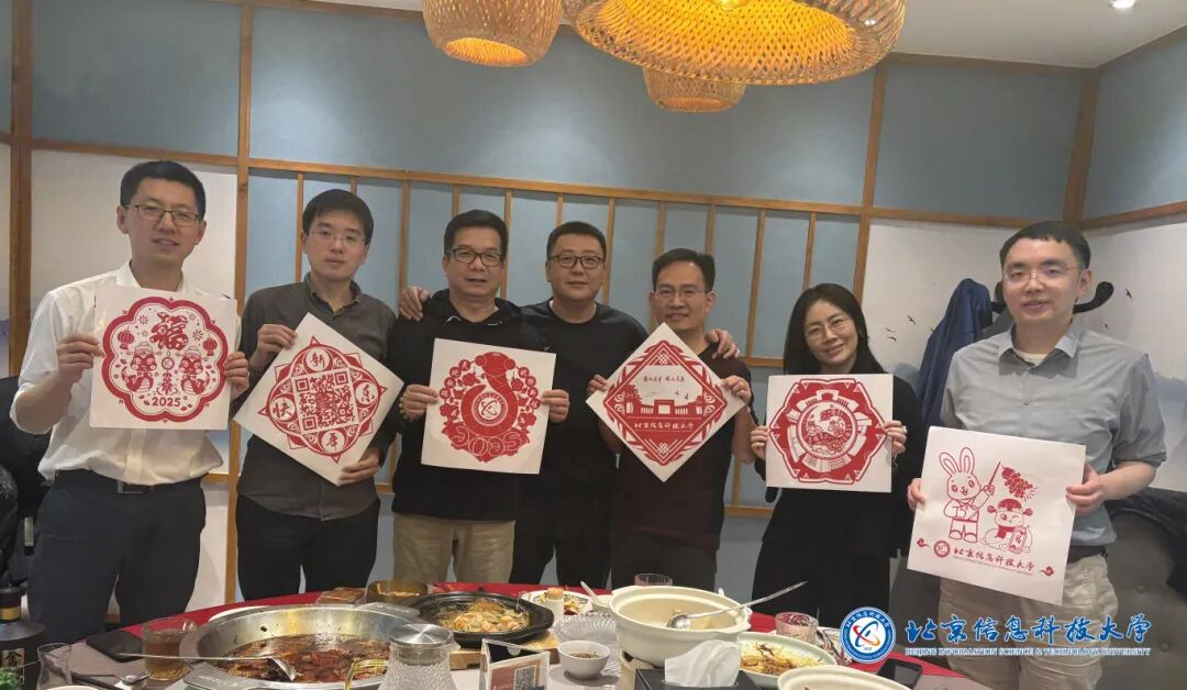 记者团校友会.png
